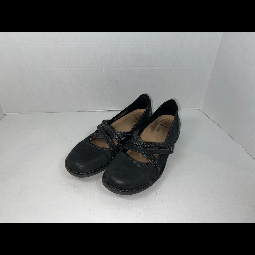 Earth Origins Black Flat Slip ons w/adjustable closure Comfort EUC Women…